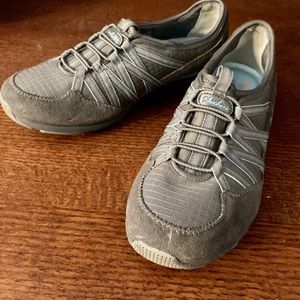 SKECHERS MEMORY FOAM Sneaker *LIKE NEW*